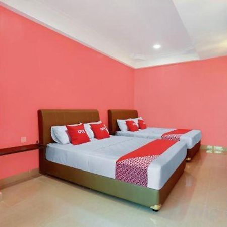 Oyo 89387 Sun Keerana Hotel Кланг Экстерьер фото