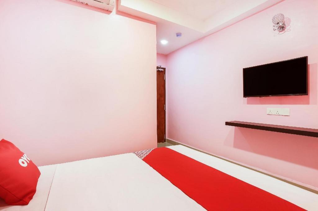 Oyo 89387 Sun Keerana Hotel Кланг Экстерьер фото