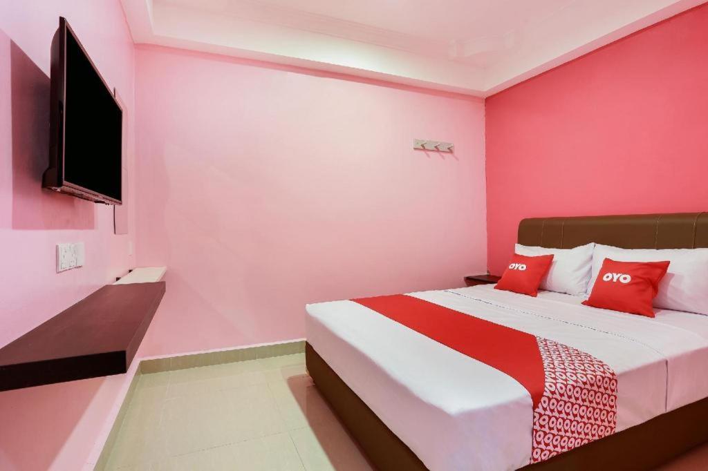 Oyo 89387 Sun Keerana Hotel Кланг Экстерьер фото