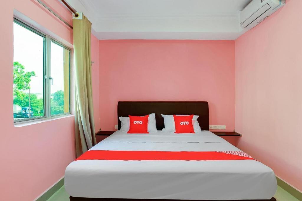 Oyo 89387 Sun Keerana Hotel Кланг Экстерьер фото