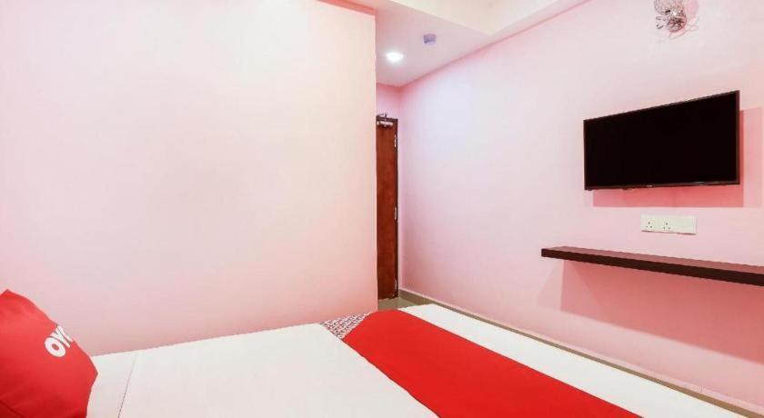Oyo 89387 Sun Keerana Hotel Кланг Экстерьер фото